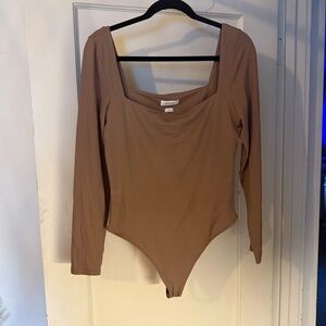 Babaton Aritzia Contour Square Neck Bodysuit